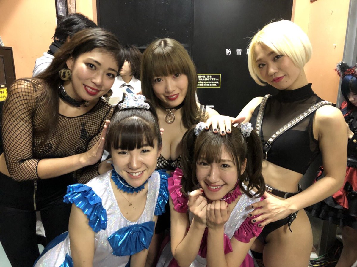 ずぅーーーっとお会いしたいと思ってたベッドインさん❤️❤️❤️画面越しに見てた通りのお2人でノリとテンションがフェッティーズと一緒で話が早かったです🍄ちゃんまいさんのオッパイが重かったぁ嗚呼👼🏻
物販と移動ずっと一緒だったドリームハートさんもなんだかシンパシー感じたのはなんだろう！