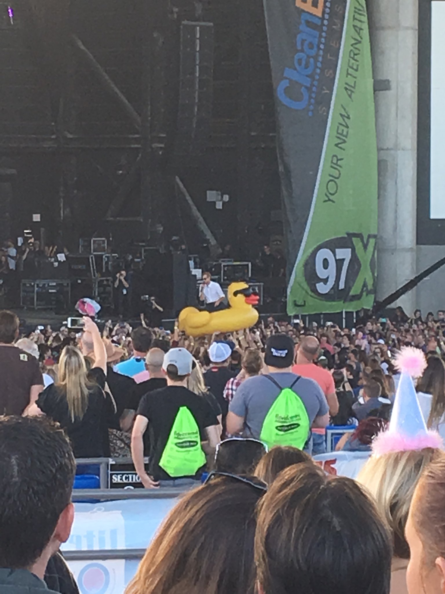 Concert highlights 

Rubber duck crowd surf and singing happy birthday to Vance joy who got a ukulele cake 