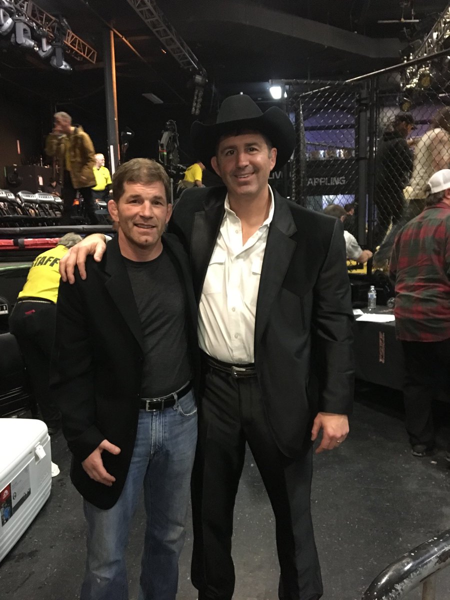kroberts118's tweet photo. Oh yes it’s true. Got to hang with my old teammate and friend, The Kingfish at Submission Underground. Great show. #SUG6 https://t.co/R0SFZvmtcm