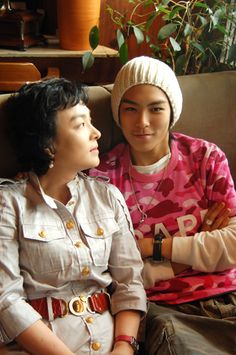 TOP_oftheTOP's tweet photo. 🎂Happy Birthday to a wonderful &amp; strong Woman &amp; an amazing Mom🎂
💙Happy Birthday TOP's Mom🎂
We wish you all the best &amp; so much more on this special day &amp; a great &amp; happy Birthday with your Family &amp; Friends🎂🎁❤🤗🙏 https://t.co/CWGrFdhULs