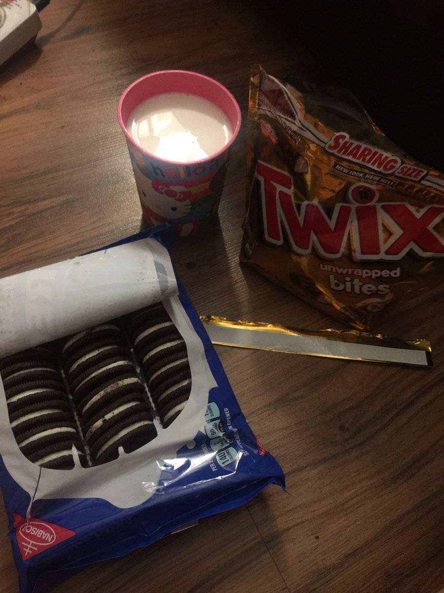 cyyx0o's tweet photo. #doublestuforeos #twix #milk #hellokittycup i am such a happy woman right now 💁🏽😍 https://t.co/0B5oQVr29b