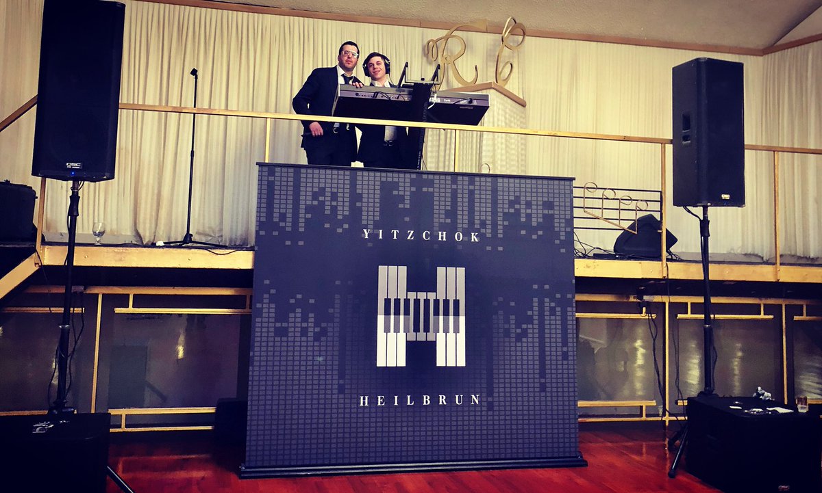 At Tonight’s pumping Wedding 🎉
With Elite Singer Mendy J
At The Rose Castle🌹
Yitzchok Productions🎶