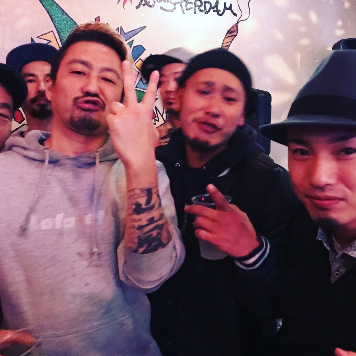 YosMag_'s tweet photo. 山嵐SATOSHIくん!
ガキの頃 聴いてた人と会えるのは嬉しい😂
LIVEもカッコよかった。
昨日の横須賀 オモロかったす。
サヤカくん、ジュゲムくんいつもありがとうございます🤘🏽😎 #soundterroriddim #山嵐 #横須賀 #littleamsterdam https://t.co/RLAyMB46Qd