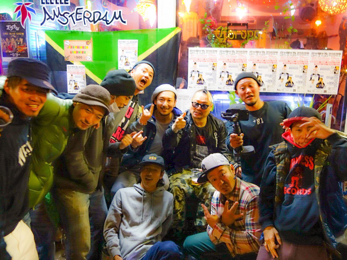 YosMag_'s tweet photo. 山嵐SATOSHIくん!
ガキの頃 聴いてた人と会えるのは嬉しい😂
LIVEもカッコよかった。
昨日の横須賀 オモロかったす。
サヤカくん、ジュゲムくんいつもありがとうございます🤘🏽😎 #soundterroriddim #山嵐 #横須賀 #littleamsterdam https://t.co/RLAyMB46Qd