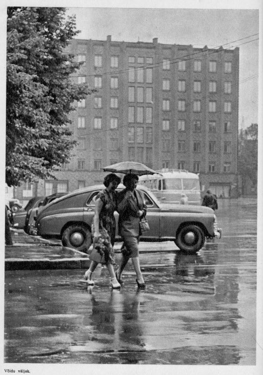 retrofotod's tweet photo. Freedom square #1958 #50s #retro #photo #фото #foto #freedom #свобода #vabadus #square #площадь #väljak #car #автомобиль #auto #women #женщины #naised #bw #ussr #ссср #tallinn #estonia https://t.co/RgaAXgNijr https://t.co/LiY8jIQ3zX