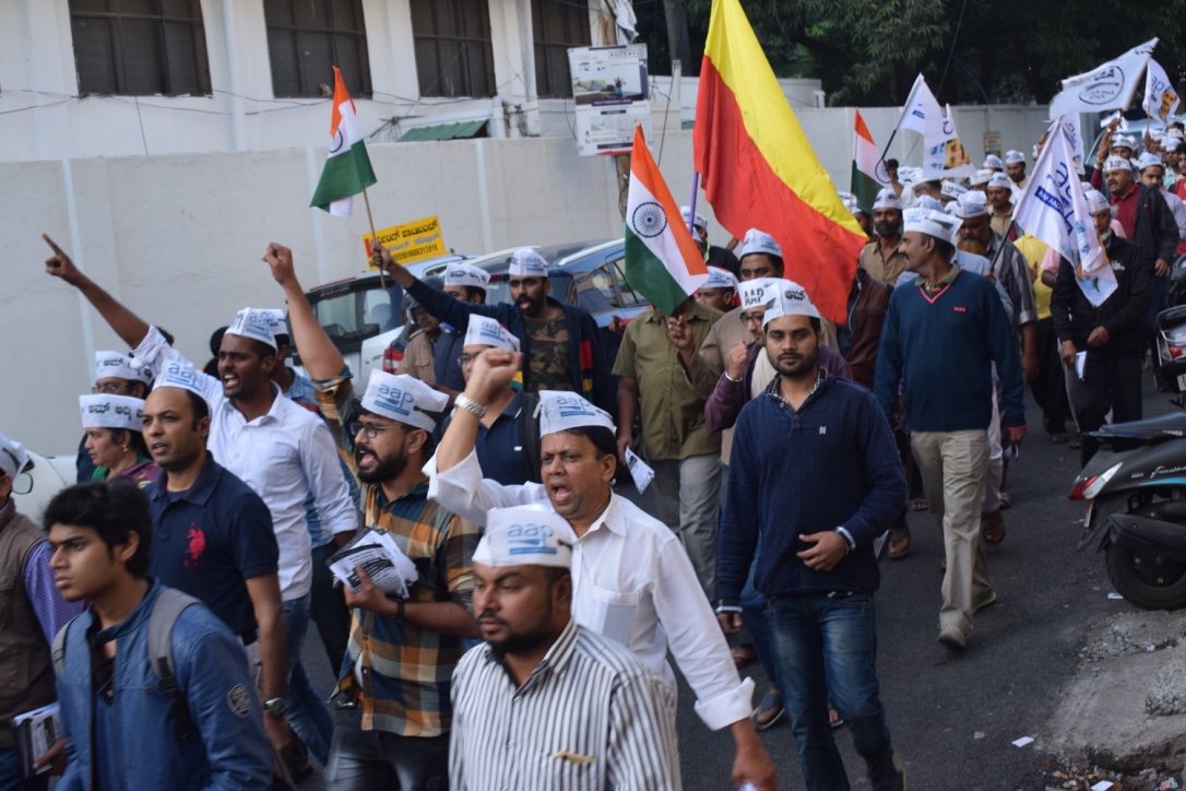 AAPKarnataka's tweet photo. In the streets of BTM, Bangalore.
People say "Only solution for better education and health for all is AAM AADMI PARTY". https://t.co/v3dk4JFK4Y