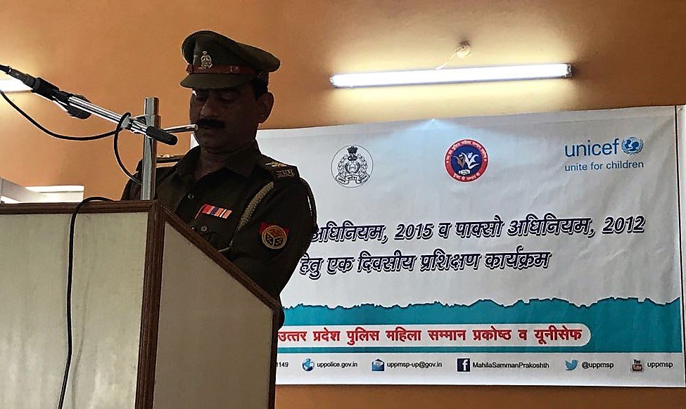uppmsp's tweet photo. उ0.प्र0 पुलिस महिला सम्मान प्रकोष्ठ एवं यूनीसेफ द्वारा दिनांक 28.11.2017 को, श्रावस्ती में विशेष किशोर पुलिस इकाई की क्षमता वृद्वि हेतु किशोर न्याय अधिनियम 2015 एवं पाक्सो 2012 पर एक दिवसीय प्रशिक्षण शिविर का आयोजन किया गया I @NCPCR_ @tweetaftab  @Uppolice @navsekera @tweetjawed1 https://t.co/4L95ShwHbT