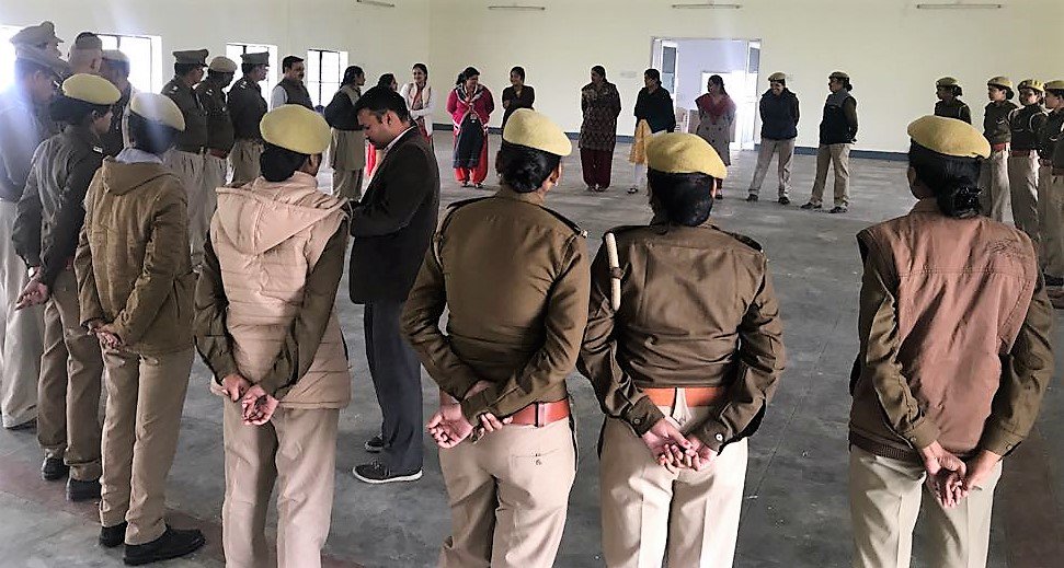 uppmsp's tweet photo. उ0.प्र0 पुलिस महिला सम्मान प्रकोष्ठ एवं यूनीसेफ द्वारा दिनांक 28.11.2017 को, श्रावस्ती में विशेष किशोर पुलिस इकाई की क्षमता वृद्वि हेतु किशोर न्याय अधिनियम 2015 एवं पाक्सो 2012 पर एक दिवसीय प्रशिक्षण शिविर का आयोजन किया गया I @NCPCR_ @tweetaftab  @Uppolice @navsekera @tweetjawed1 https://t.co/4L95ShwHbT