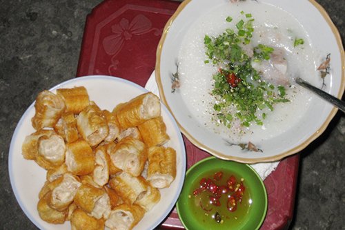 EasyEnvExp's tweet photo. What is your #Vietnamese favourite food? Some street food in #Saigon 🍲😋😍
#WelcomeVietnam #Goibo #Bunthitnuong #Vietnam #AmazingVietnam https://t.co/sKR9o27Qju