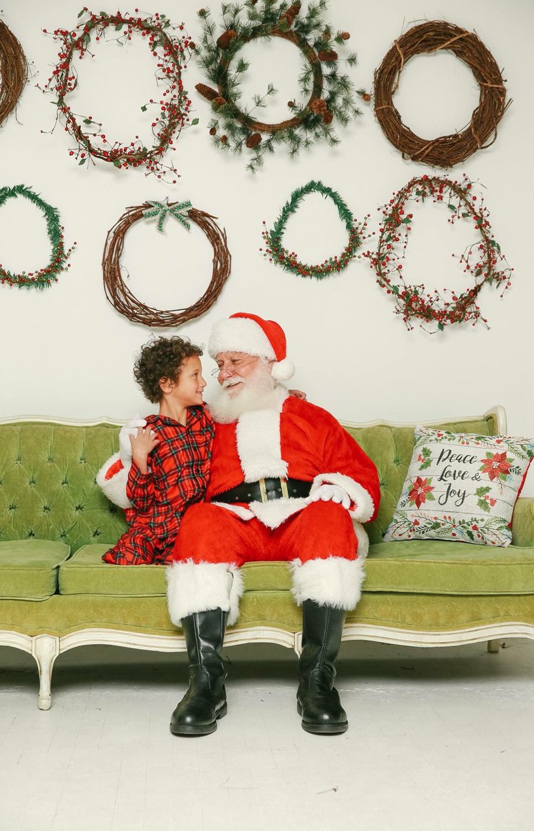 lularoeshannel's tweet photo. I HAD to share some gems from the best Santa session ever this weekend! Thanks @morganjoyphotography! #oliver #oliver2017 #oliverpatrick #oliverpatrick2017 #oliverpatricklose #oliverpatricklose2017#oliveris6 #christmas2017 #favoritetimeoftheyear #december2017 #christmasjammies https://t.co/wJudotDlT9