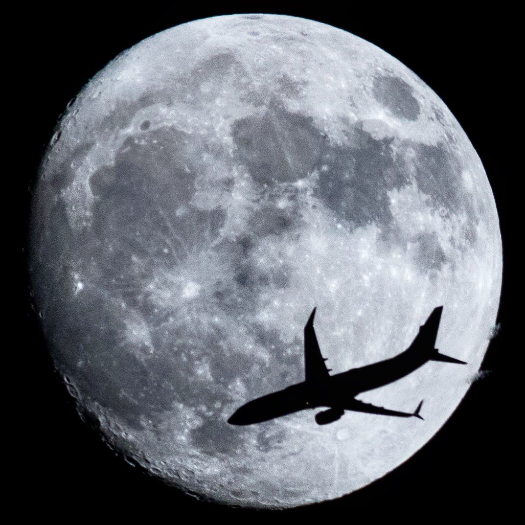 MayorDil78's tweet photo. #2017supermoon #superfrostmoon #moonplane #supermoon #CanonFanPhoto @CanonUSAimaging @6abc https://t.co/kkefYwOpVX