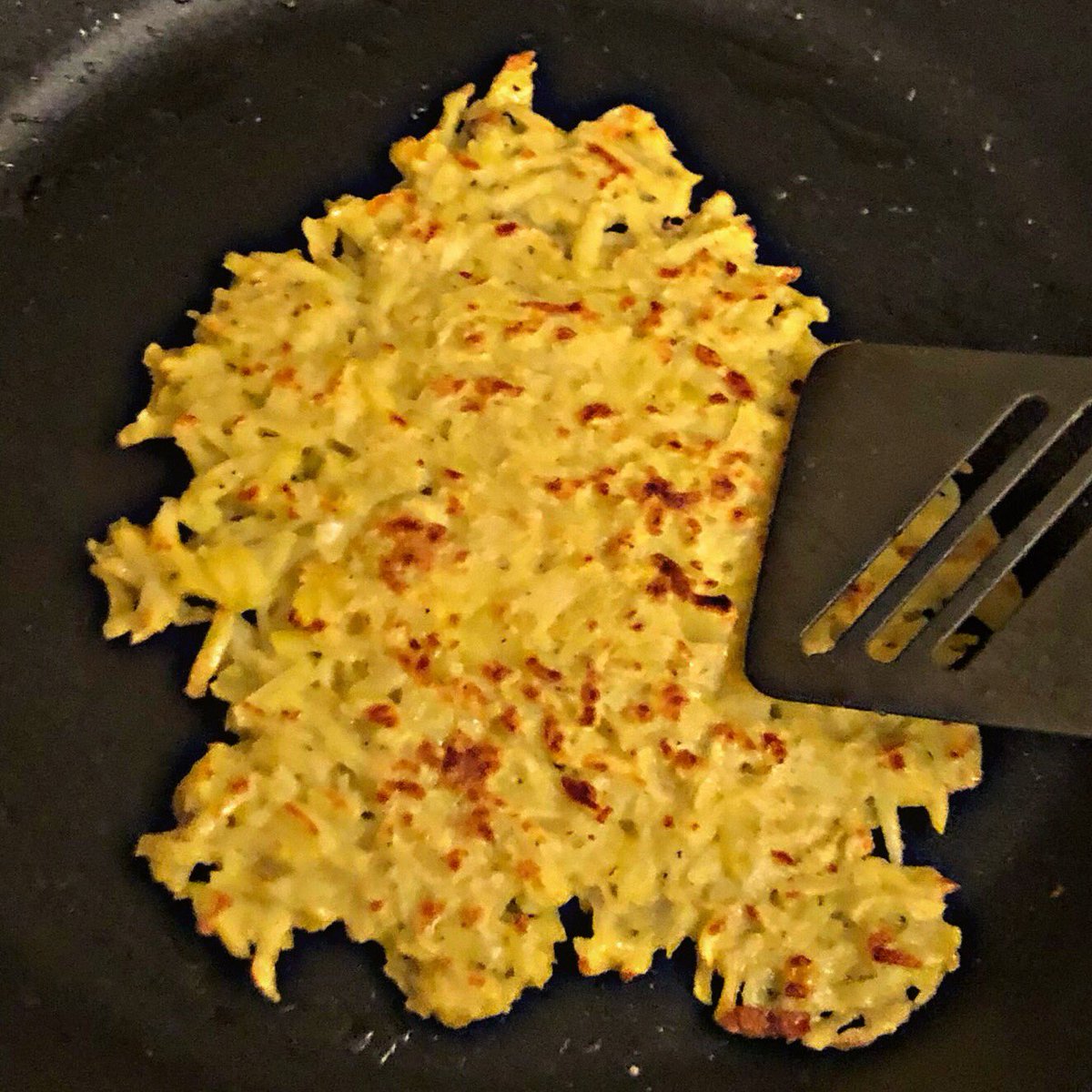 Lippimann's tweet photo. Hallo @GigaaaOfficial 
Lange nichts von dir gehört. Lebst du noch? P.s. kennst du schon Laura von @casa__Chef ? https://t.co/29gtJvrBMU