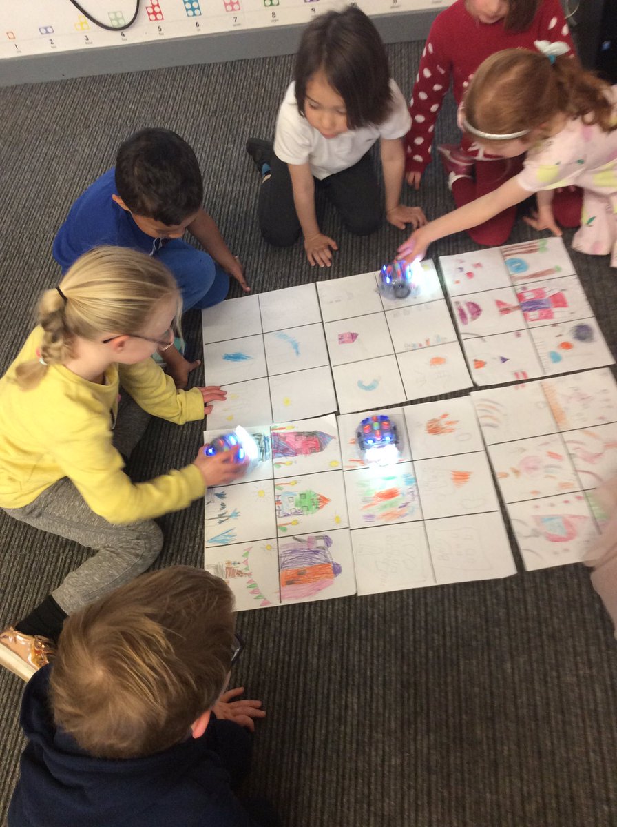 DovedaleY1's tweet photo. 1C loved using algorithms to move the bee bots around their bee bot worlds! 🏰🎡🎢🏝 #year1computing https://t.co/AroHpaZoSy
