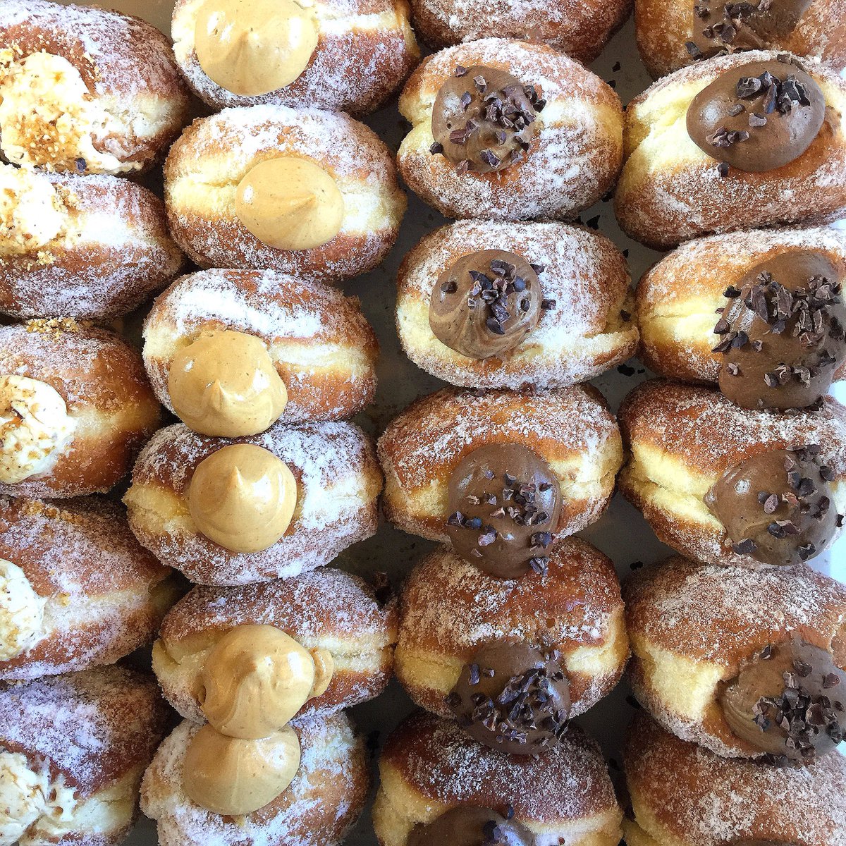 Em Catch52 tweet media