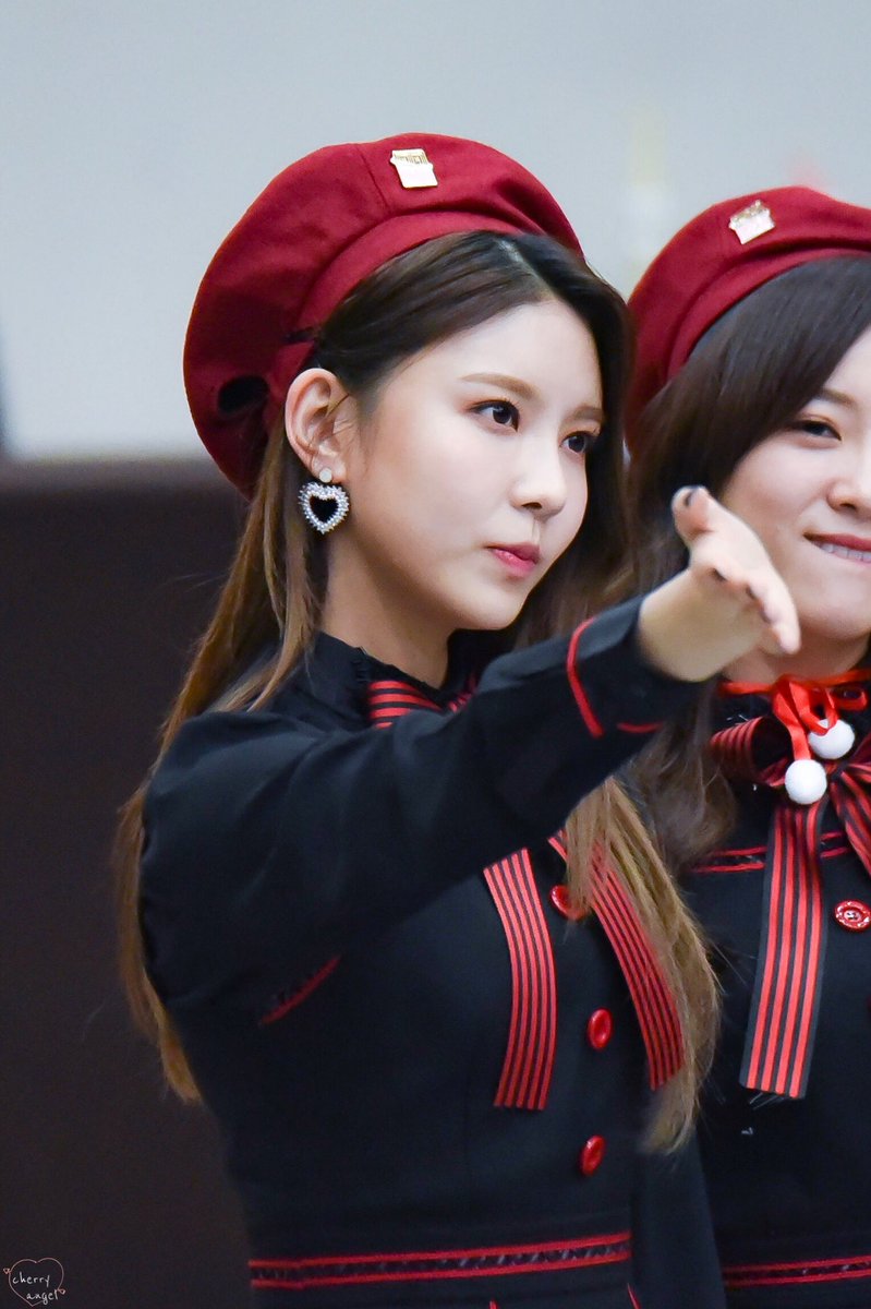 cherryangel_210's tweet photo. 171202 구구단 팬사 #하나 #나영 

#구구단 #gugudan #신보라 #김나영 https://t.co/3yS4x6M07B
