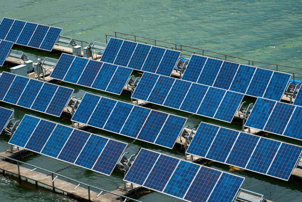 SustMeme's tweet photo. Rising tide of floating renewables: My latest piece for @JLLRealViews looks at a buoyant new trend in clean energy development - from a wind farm off the coast of Scotland, to a solar plant on a former coalmine in China https://t.co/ALo1SpUHb0 https://t.co/nCXCd7oKog