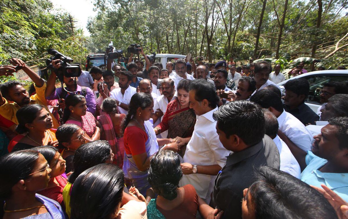 IPSenthil's tweet photo. #மக்கள்தலைவர் போற்றுதலுக்குரிய மாண்புமிகு #நம்_செயல்தலைவர் அவர்கள்,பாதிக்கப்பட்ட மக்களுக்கு மத்தியில் கன்னியாகுமரி மாவட்டத்தில்... https://t.co/aHpSR0OT1f