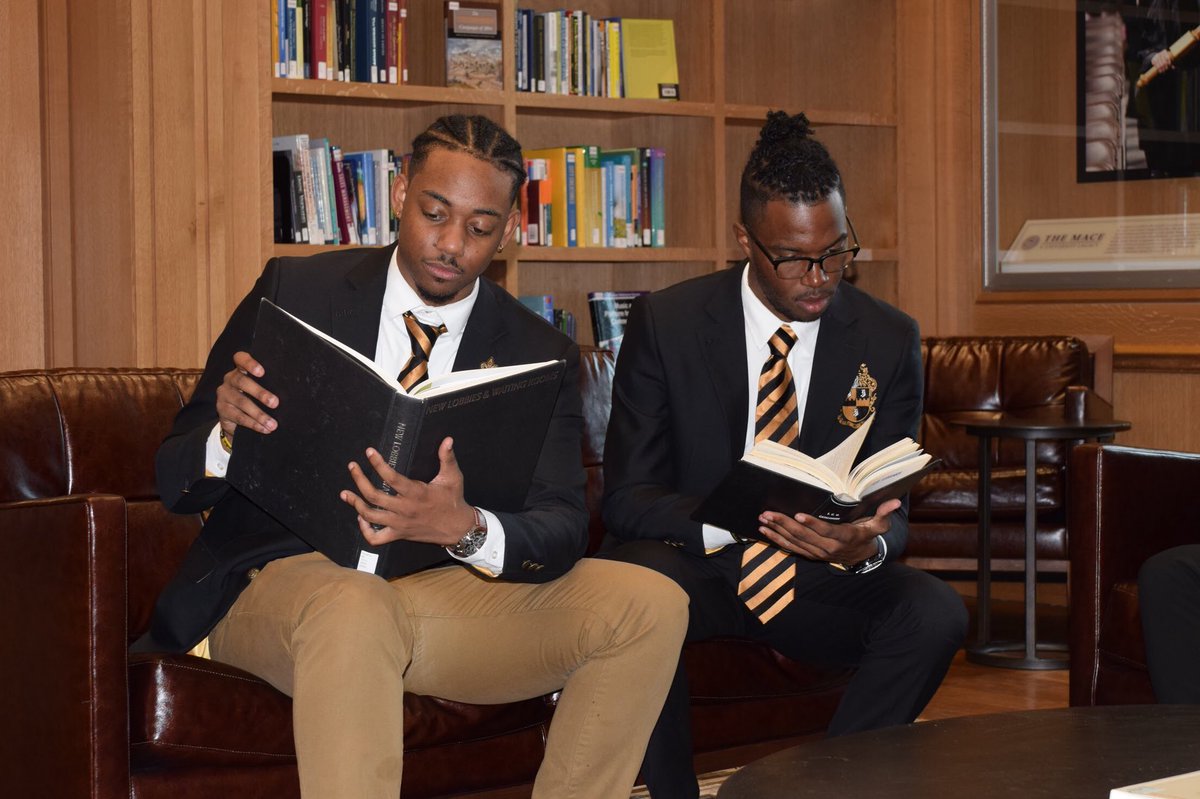 _StayFancy's tweet photo. #AlphasInSuits 👔💼🤙🏾 #AlphaTwitter https://t.co/hSXdUbxZJs