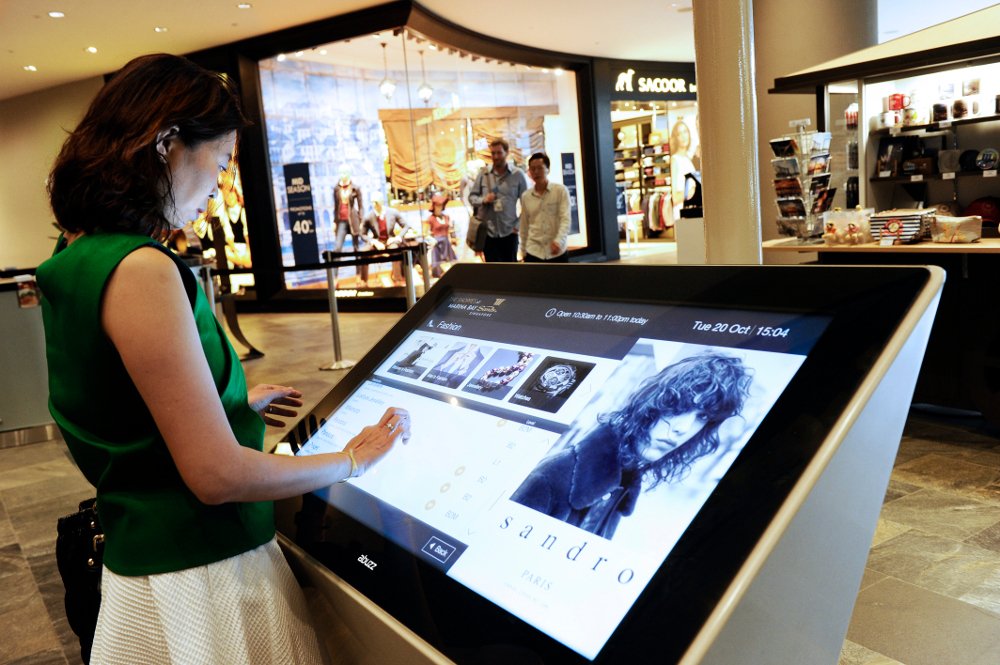Zytronic's tweet image. @Zytronic and Abuzz&apos;s Wayfinder set a new standard for #customerexperience, #Marina Bay Sands, Singapore #DOOH #Retail #touchscreen ow.ly/Qwto30gMZrH