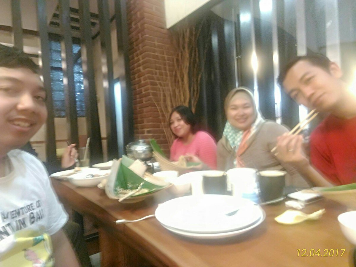 Nom...Nom... (@ Harmoni Cafe &amp; Resto in Malang, Jawa Timur) swarmapp.com/c/kx6L8ZnsxYC