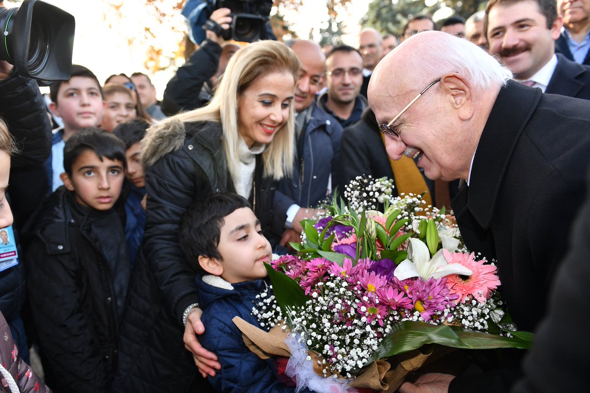 Konuşmaların ardından TBMM Başkanı Kahraman ve Bakan Eroğlu, temsili olarak meşe palamudu ve meşe fidanı değişimi gerçekleştirdi. Kahraman ve Eroğlu daha sonra meşe ağaçlarından düşen meşe palamutlarını topladılar ve bir meşe fidanı diktiler.