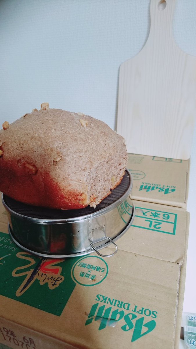 ssbiru_akin's tweet photo. 写真は昨日焼いたふすまくるみパン🍞

今日のアミューズはまみとことです°.*\( ˆoˆ )/*.°

あきんはみかちゃんです😼

今日もお待ちしてまーす🙇💕 https://t.co/8bmrsvaWYo