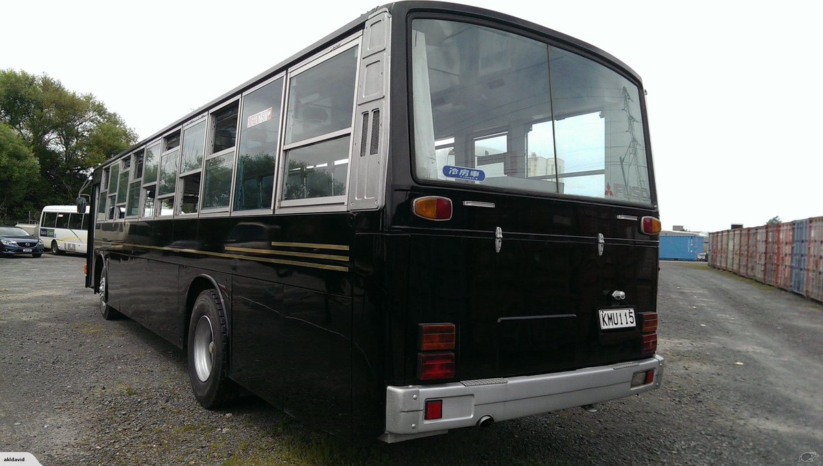 Y30vip T Co 1uqbgyhf4j ニュージーランド中古車 91年式のエアロスターk トップドア 真っ黒に塗られているので街宣車みたい 冷房車ステッカーも残っており状態も良さげだが 座席は取っ払われておりキャンピングベースなようだ 元は自家用