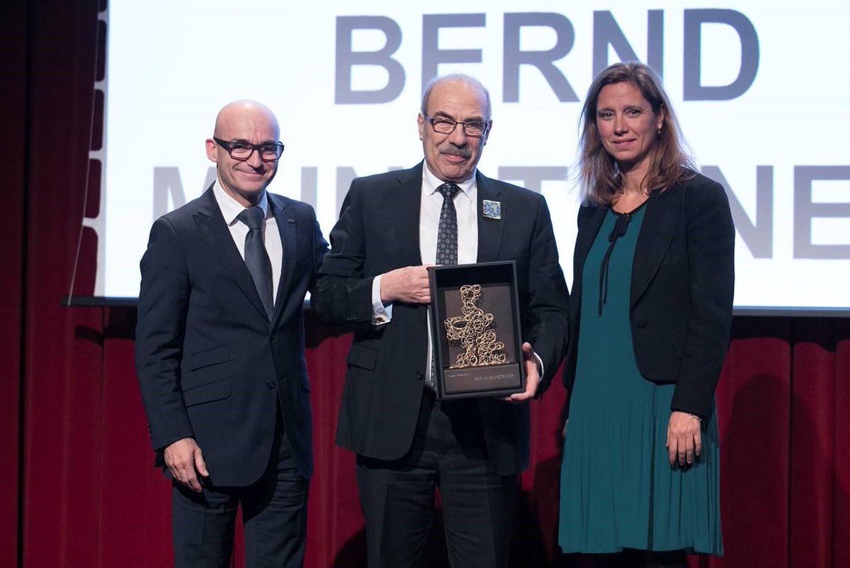 interprofitcom's tweet photo. 💎“El Picasso de las piedras preciosas”, Bernd Munsteiner, recibe el Premio JORGC 2017 💎
@CJorgc @gencat @BancSabadell #Atelier #Art #Jewellery #JORGC
📌https://t.co/NDnzSMSyCt
📌https://t.co/5XEeoAIdCq https://t.co/AoYbZ56v7W