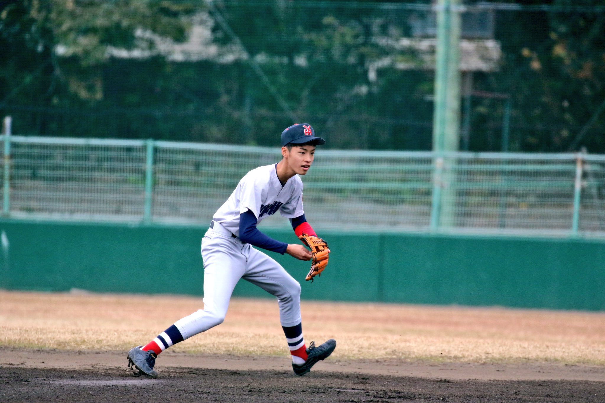 R　超希少　横浜高校野球部 Vジャン　非売品軍手付 横浜高校 野球部 Vジャン - メルカリ