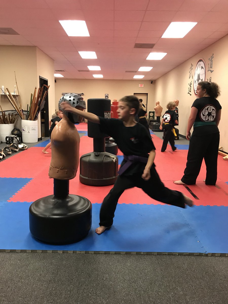 MidwayBudoDojo's tweet photo. #MondayMotivation 
Give it all you have : in #training &amp; in #life 👊
Don’t give up because it’s hard👊
Stay #focused on the goal 👊

#karate #martialarts #dojo #fitness #GulfBreeze #Navarre #discipline #training https://t.co/wjqIdNJ82m