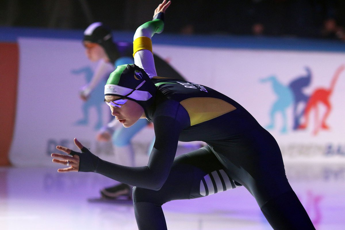 De Zilveren Bal krijgt een eigen juniorentoernooi voorafgaand aan het hoofdtoernooi op woensdag 21 maart 2018 in @DeElfstedenhal. Doe je mee? Inschrijven kan vanaf 5 februari 2018. #DeZilverenBal #Junioren #Elfstedenhal #Leeuwarden dezilverenbal.nl/2017/12/04/zil…
