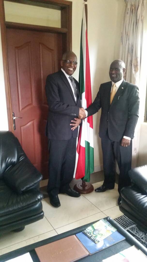 BoscoBarege1's tweet photo. Very glad to receive H.E Tolesa Shagi Moty,Ambassador of Ethiopia to Burundi with residence in Kampala, Uganda.Fruitful discussions on bilateral and regional co-operation. https://t.co/Eic24pl9c9