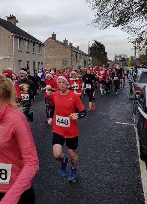 CAntrimHarriers's tweet photo. Great running by Graeme at the Hillsborough Santa 10k yesterday! #goCAH #gofasterSantaHat #backtobackracing https://t.co/LC0ClWm42F
