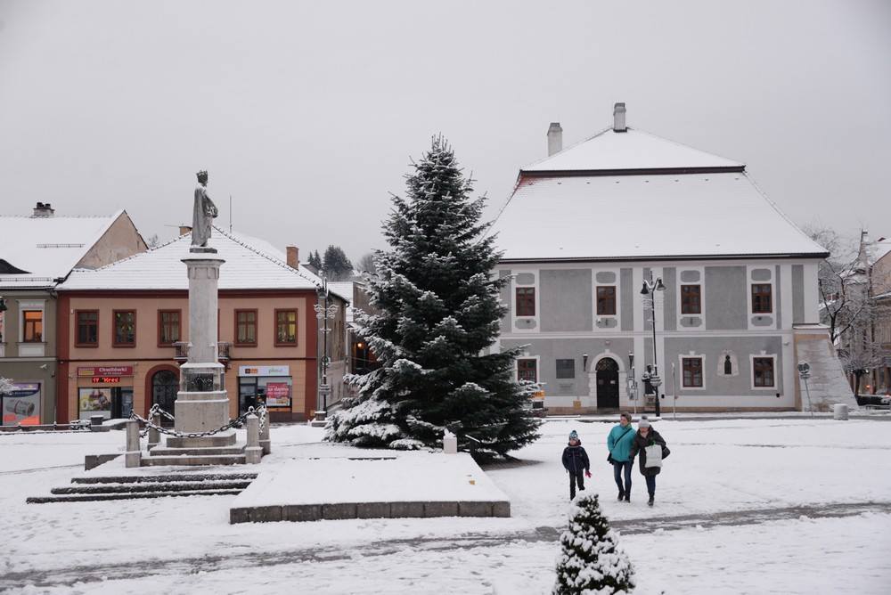 ❄️❄️❄️ Bocheński Rynek w pięknej białej szacie.
❄️❄️❄️ fot. MP