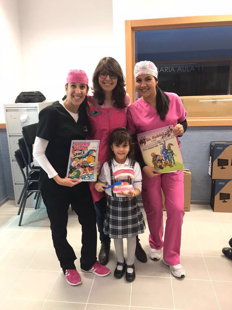 avodent's tweet photo. El equipo de Odontopediatría de @avodent se suma al programa escolar de @Colgate para fomentar buenos hábitos de higiene bucodental entre los más pequeños. #Avokids https://t.co/of0RNRGYu2