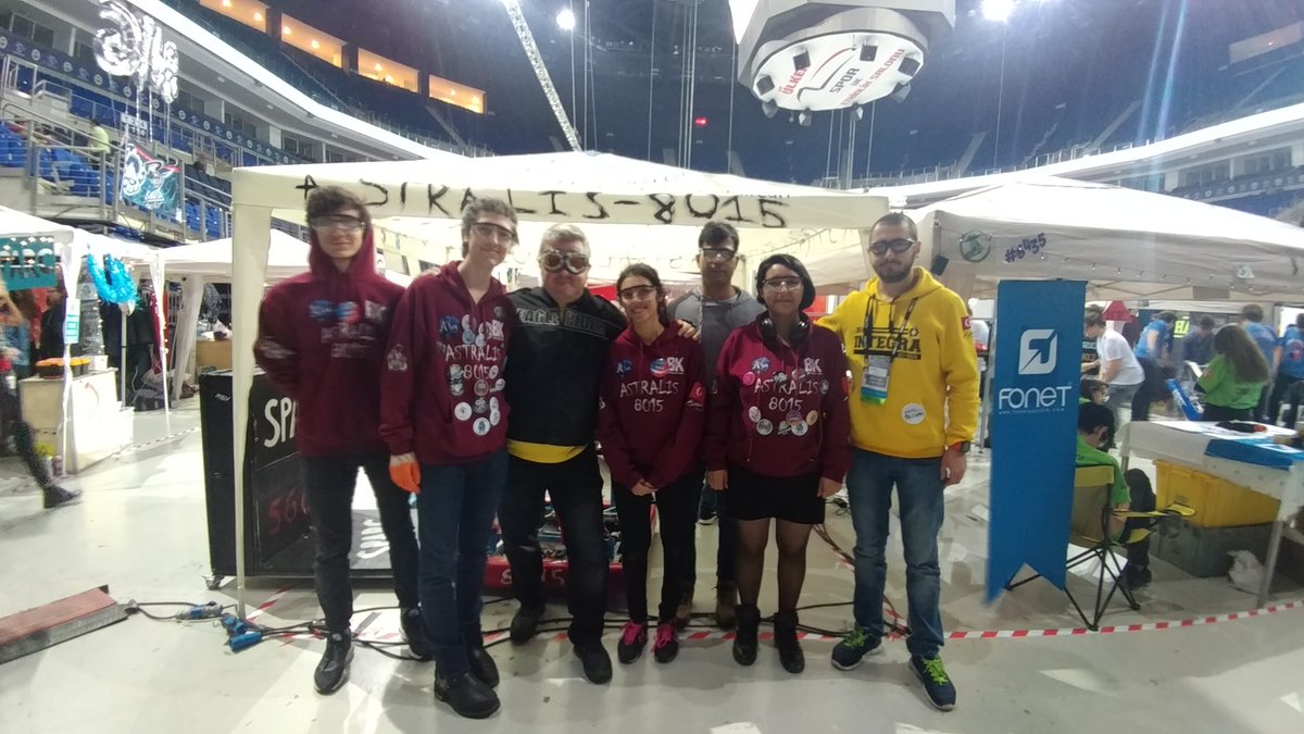 Diyarbakır ekibi cayır cayır...
Maç arasında otonom programlarını revize ediyorlar...
Çok güzel...
Çok umut verici...
FRC iyidir...