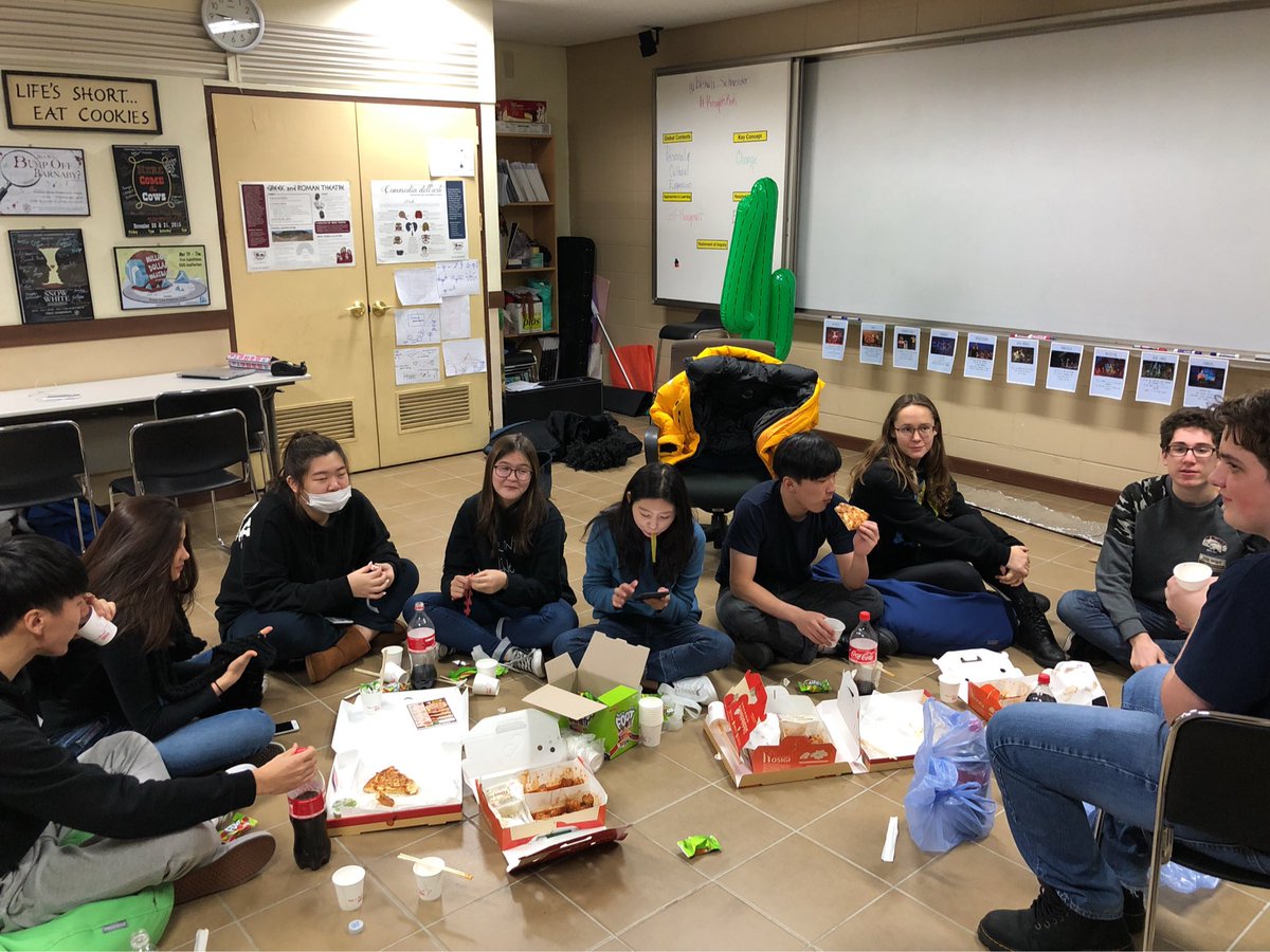 bekah_schneider's tweet photo. DP Collaboration prep. 4 1/2 hours yesterday. Dinner & rehearsal tonight. Community always. Younger student helping older students. #KnightsRoK #DPCollab #IBTheatre https://t.co/072mW67WHU