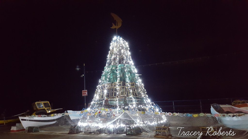 OfficialFiley's tweet image. Our lovely Fishmas Tree on Coble Landing #filey #yorkshire #fishing #MotivationalMonday #photography #fishmastree #LobsterPots #lights #coblelanding