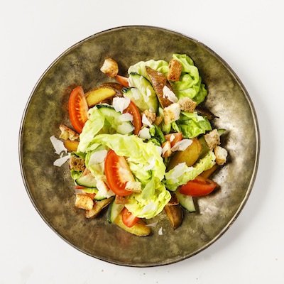 Heute könnt ihr wieder leckere Salate für eure #Mittagspause mit frischen Zutaten von der Stadtfarm bestellen! Zum Beispiel den köstlichen Klassiker: Caesar's Salad mit saftigen Tomaten, Crustini und zart schmelzendem Parmesan. Zum Shop: ow.ly/7m7A30gK4Ft #lieferservice
