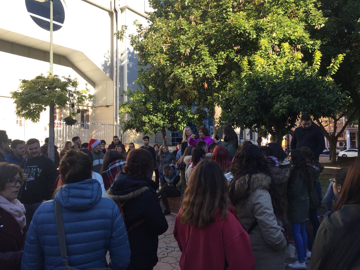 nataliaComercio's tweet photo. Comenzamos la mañana. #YoAporto @FP_eel11 #ce1718 #ElTorcal #Actividadescomerciales https://t.co/8FZQ4ZjpaG
