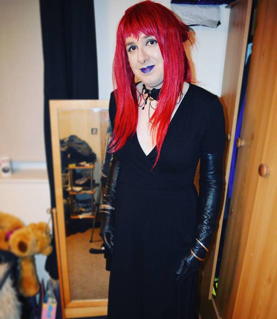CuterwthCatEars's tweet photo. Forgive the backdrop but my outfit for Saturday night at the burlesque club. Dress from @asos gloves and choker from eBay #goth #diva #asseenonme #dress #operagloves #gloves #gothdiva #redhair #altblogger https://t.co/ushtQz46gL #instagram https://t.co/y220vWu2u1