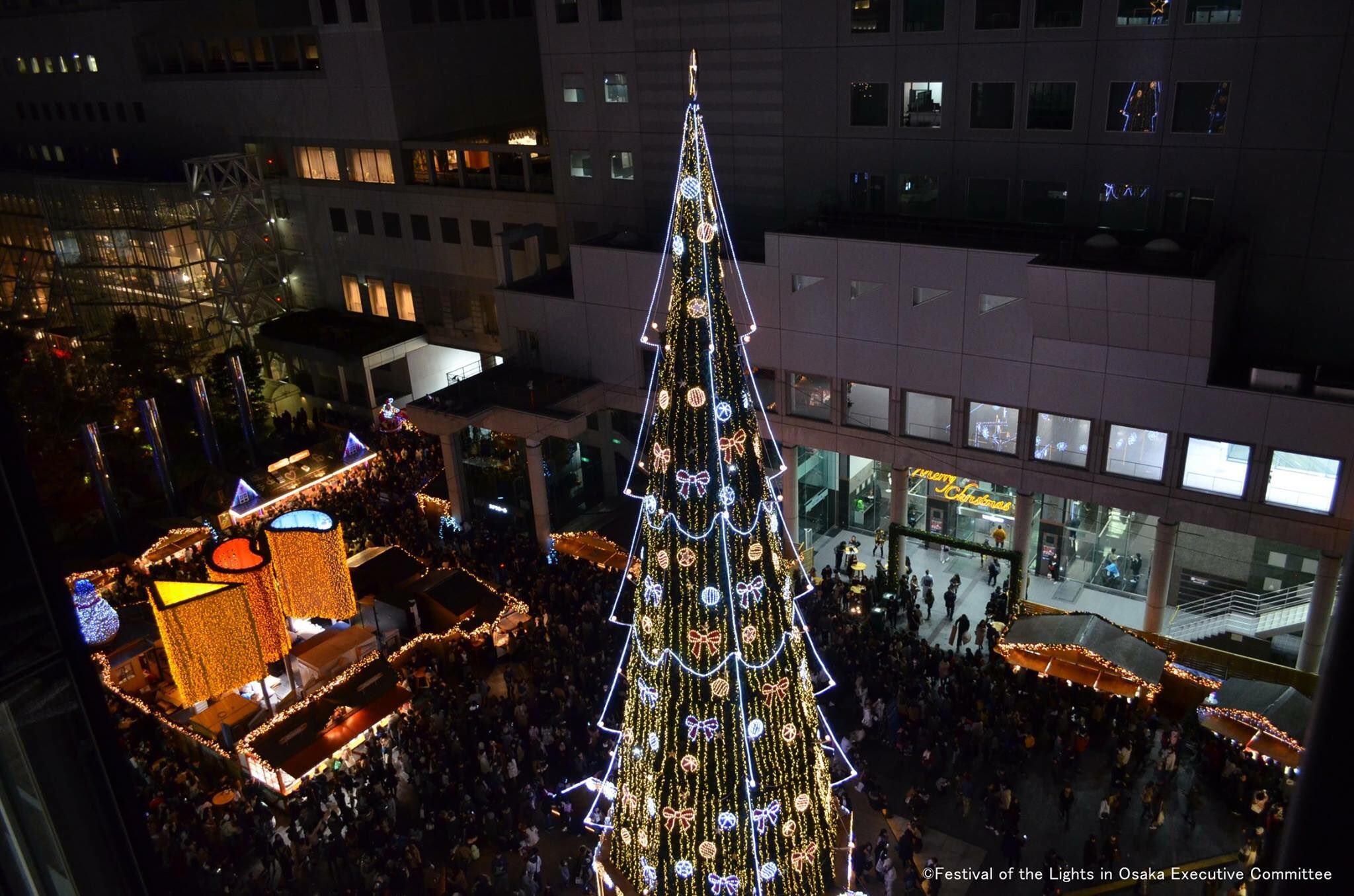 阪神電車 公式 阪神電気鉄道 Auf Twitter 沿線イベント ドイツ クリスマスマーケット大阪17 ドイツのクリスマス オーナメントやグルメが楽しめる ゴージャスに彩られた 全長約27mのクリスマスツリーも見逃せない 12 25 月 まで 新梅田シティ