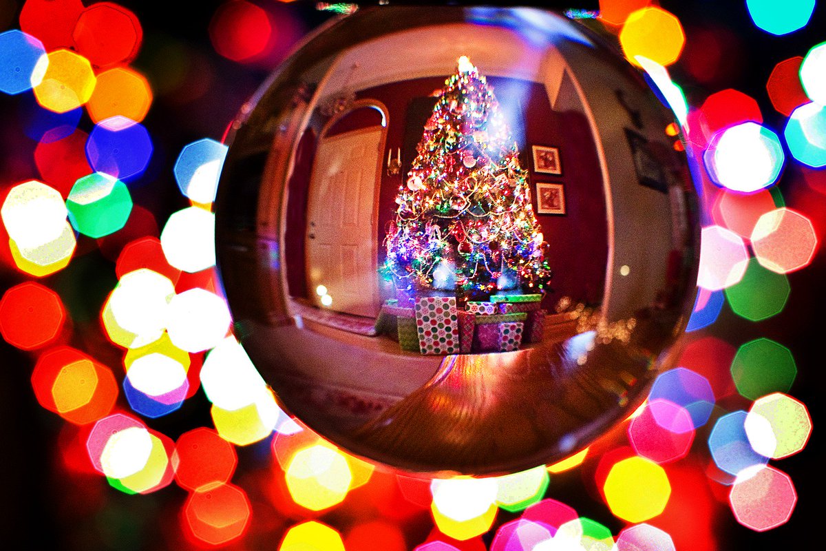 Putting up your Christmas tree and the lights won't work? Bring them down to our first Repair Cafe, this Saturday 9 December, 10.30-2pm at <a href="/FarsetLabs/">Farset Labs Hackerspace</a> and we might be able to help!