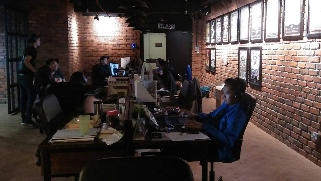 5 days to Rock The World 2017 and our office has never been busier! We can't wait to see our favorite Rockheads this Saturday!