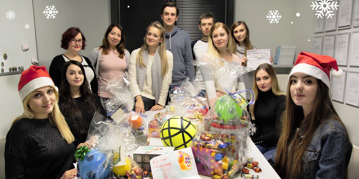 ClickCommunity's tweet photo. #ClickCommunity spełnia się w roli #Św.Mikołaj'a! W ramach akcji charytatywnej #pomagamy dzieciom z Domu Pomocy Społecznej w #Kadłub'ie. Dzięki zbiórce zorganizowanej w #Click'u udało nam się zrealizować marzenia kilku podopiecznych! 🙂 https://t.co/GhzaXnN4bx