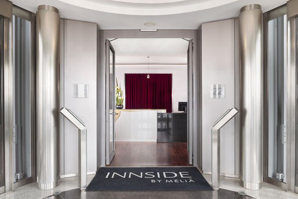 MeliaCareers's tweet photo. Would u like to be part of an innovative, urban brand and deliver professional and personalised service? then you're an #Innsider! Join Innside #Frankfurt Eurotheum as #FrontOfficeAgent and help us  create memories which outlive our guests stay. https://t.co/WGf1aRUeJk #MeliaEMEA https://t.co/ChFuJqhux1