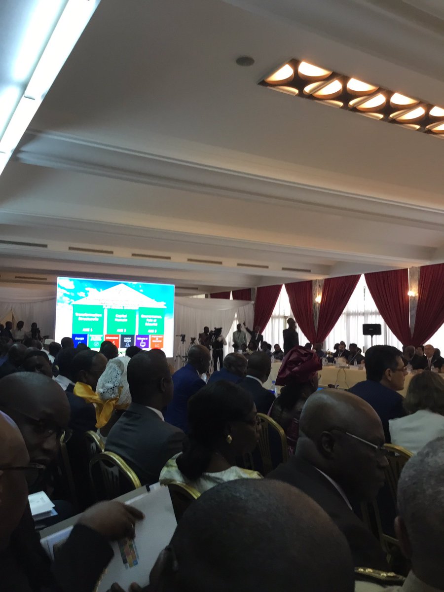 khadija_bousso's tweet photo. r@c 2017 #revue de la politique économique et sociale. Présidence S.E #MackyS@ll# Chef de l'Etat## PSE# https://t.co/BbJKsYV6hk