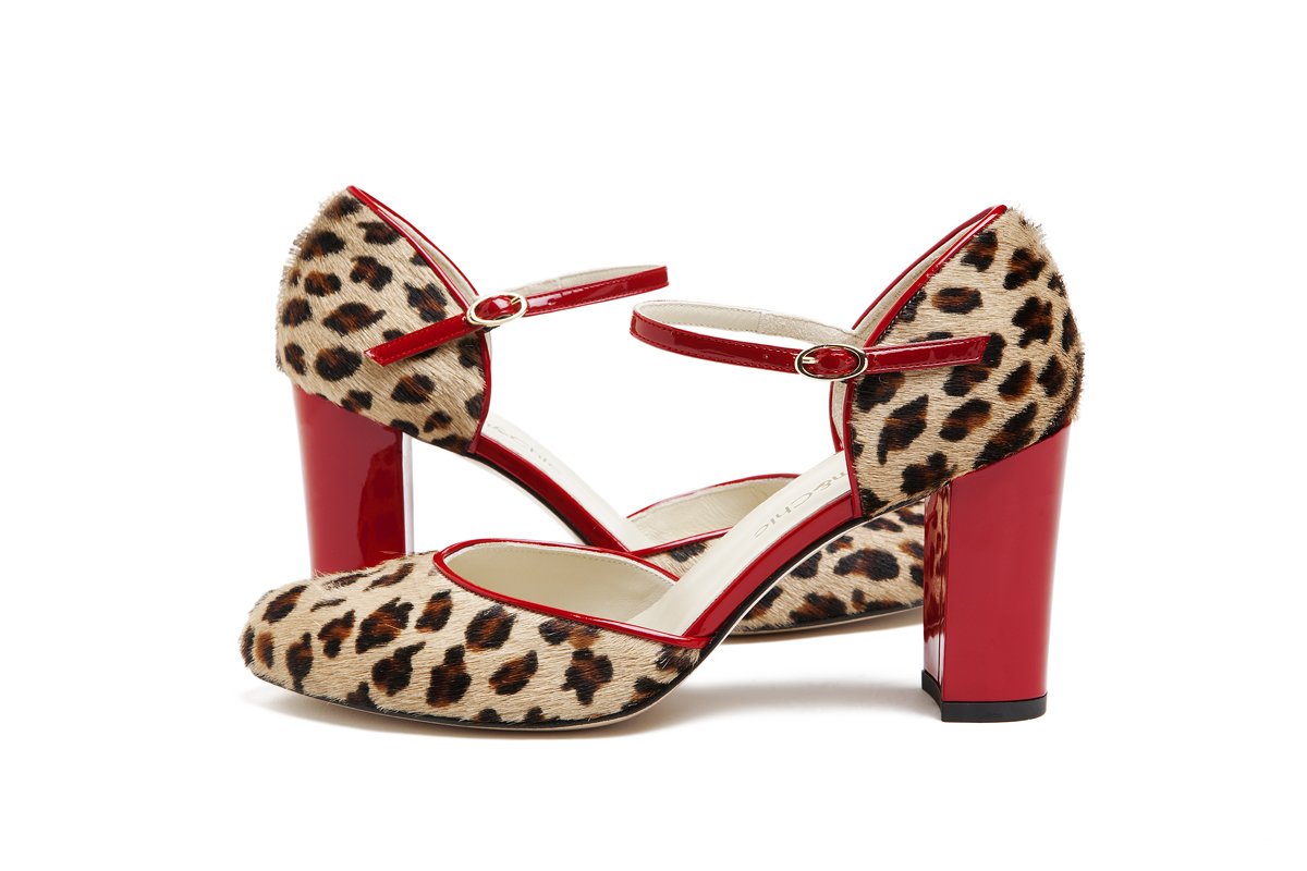customandchic's tweet image. Comienza la semana con clase: combina leopardo con charol rojo.