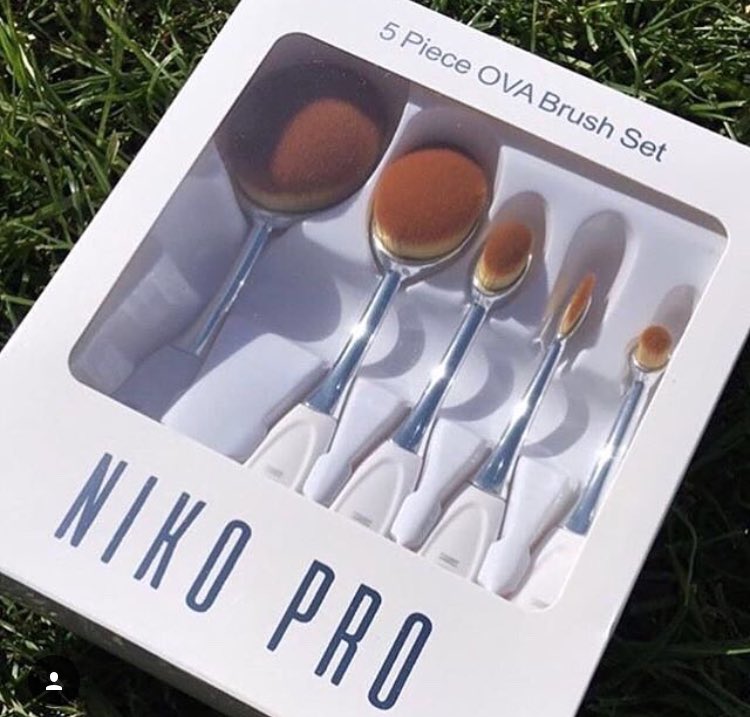 NikoProTools's tweet photo. Snap up the 5 pc OVA brush set now for Just £15! Was £36 ✨ https://t.co/PXStojD9JN https://t.co/mPB5wKmTZr