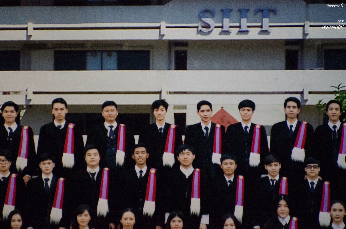 PannminO's tweet photo. อันนี้เพื่อนโทรไปงัดมาจากที่นอนใช่มั้ยคะ // ยื่นไมค์ 😂
#GapGraduation 👨🏻🎓
#GapKittichat
#TUSexyBoy
#conversationthailand https://t.co/ub14vKGIYq